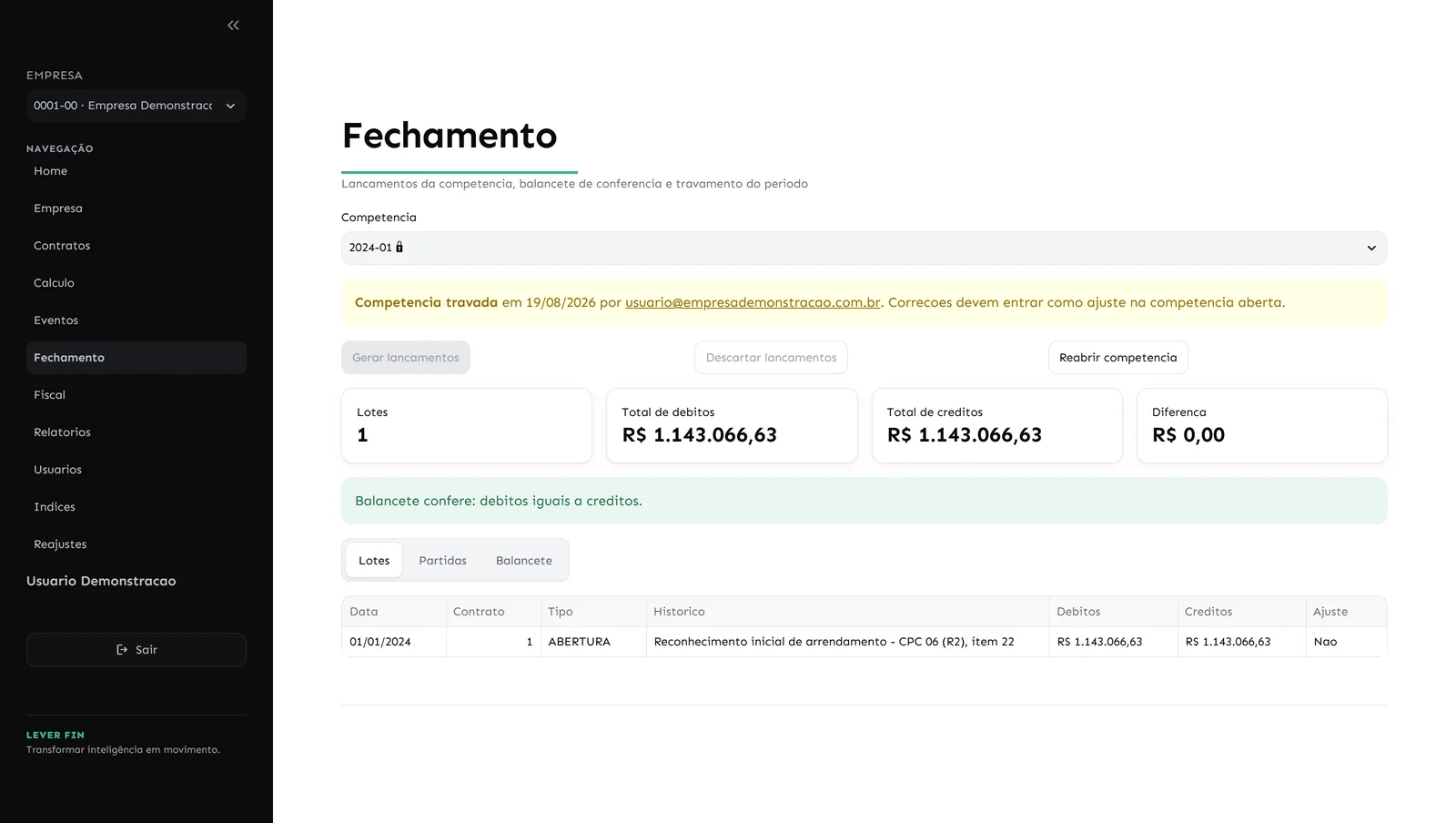Tela de fechamento do LEVER FIN Arrendamentos com a competência travada, lotes de lançamento e o balancete de conferência batendo débitos e créditos